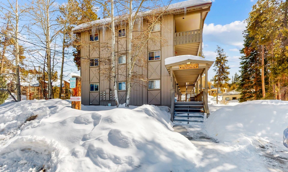 Winter Park Condo | 3rdf-floor condo next to rec center with indoor pool, hot tubs, gym, fireplace