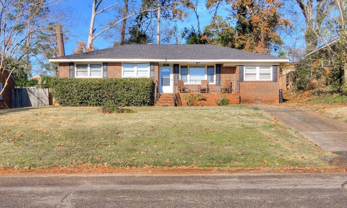 National Hills House | 4/2 Brick Ranch by the National