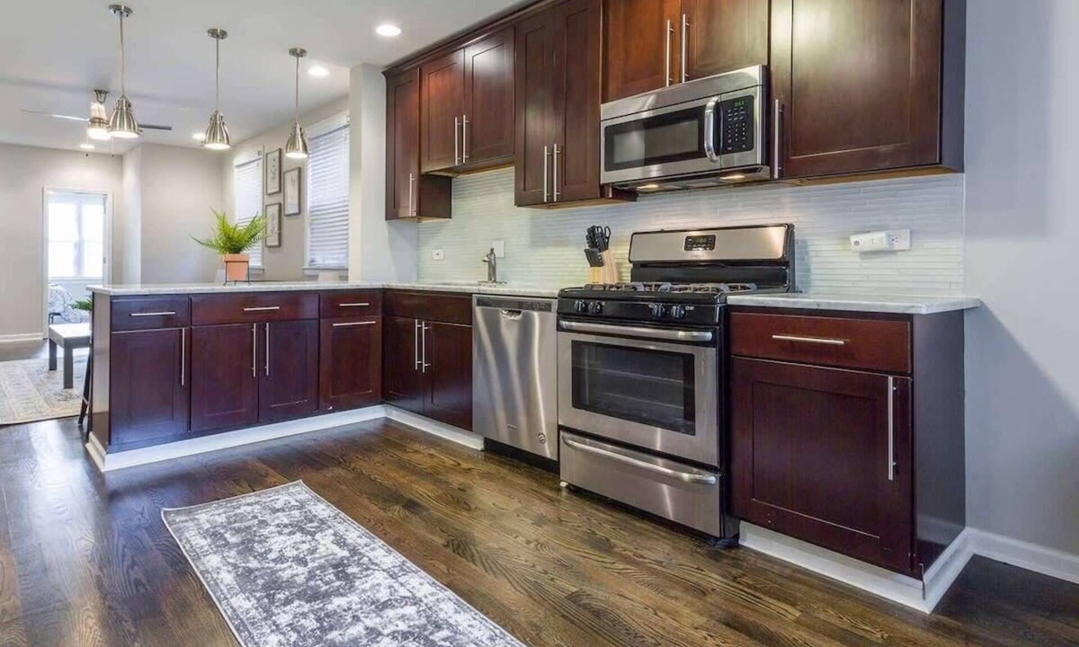 Roscoe Village Apartment | 4/2 Home + Foosball Table | Near Wrigley