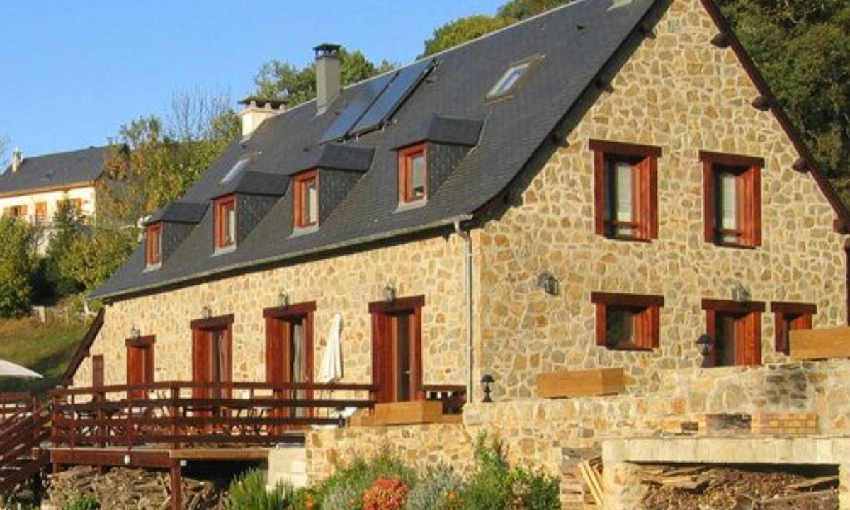 Prechac Apartment | 4-6 person gîte with exceptional view of the Pyrenean peaks
