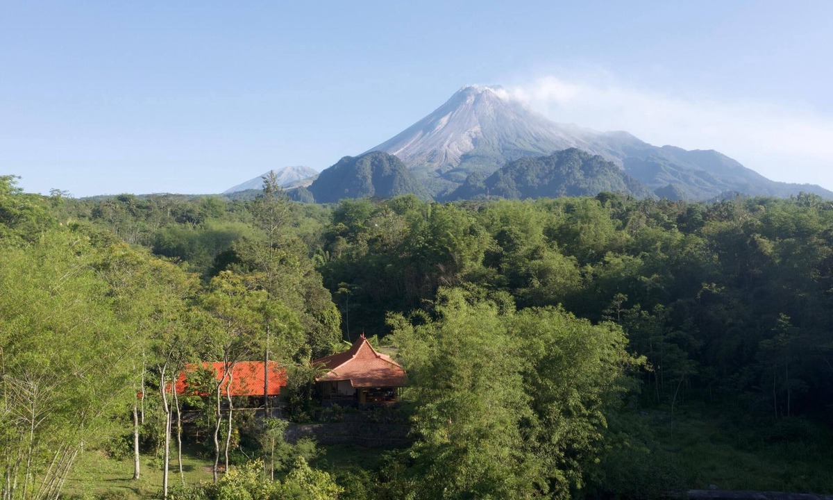 Pakem Villa | 4/6-persons sized villa with great views & fresh air, big private tropical land.