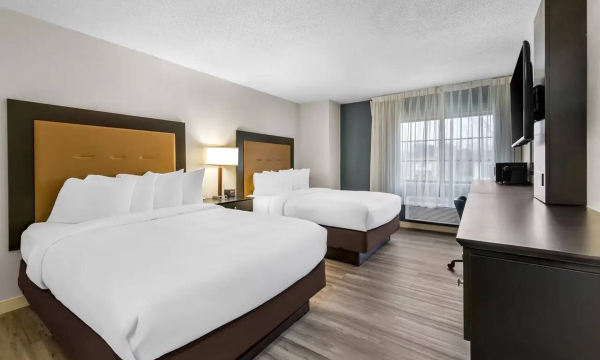Brewerton Hotel | 4 Affordable Units Near Hikes, Parks, & Syracuse Destinations | Free Breakfast