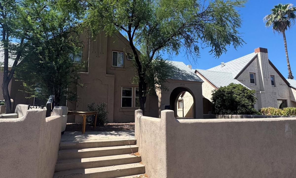 Rincon Heights House | 4 bd 2 ba Charming University Duplex