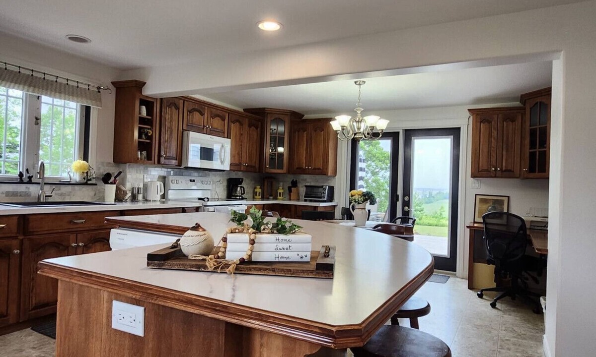 Fairview House | 4 bd, 20 min Chtown, 30 min Cavendish