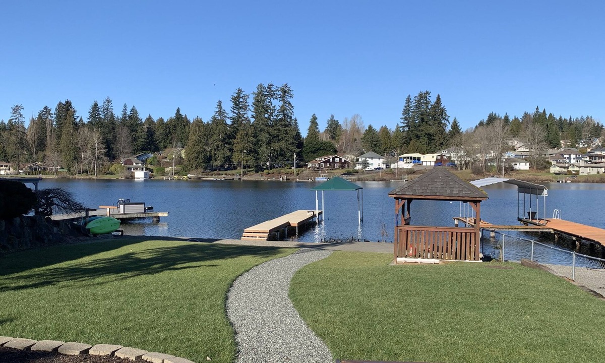 Lake Stevens House | 4 BDR/2 BA Waterfront Home located on beautiful Lake Stevens.