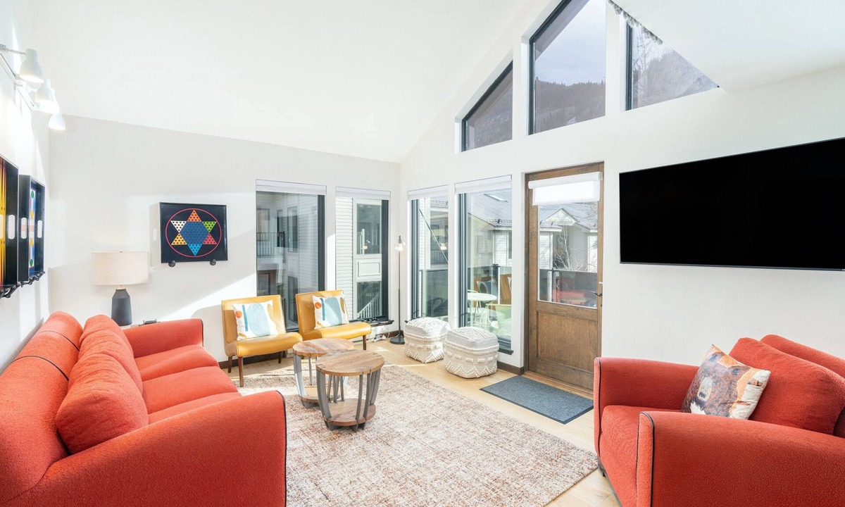 Telluride Condo | 4 BDR Mountain Retreat w/private deck/hot tub/steps to trail