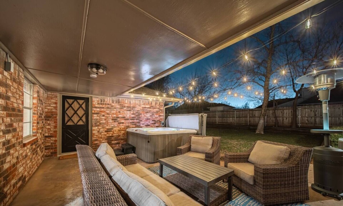 Oklahoma City House | 4 BDR OKC Hot Tub/Pool Table 12 Point Getaways