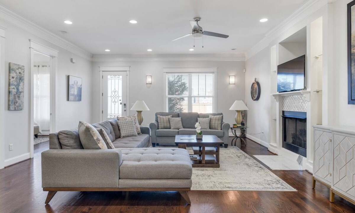 Edgehill House | 4 bdrm+3offices. Walk to the Gulch, Broadway,Rooftop Deck, Outdoor Grill