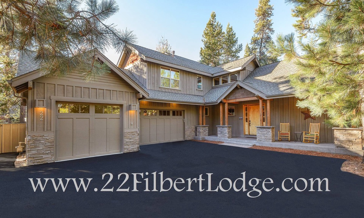 Sunriver House | 4 Bdrm Suites, Tesla EV Charger, HotTub, 10 REC aka SHARC Passes.