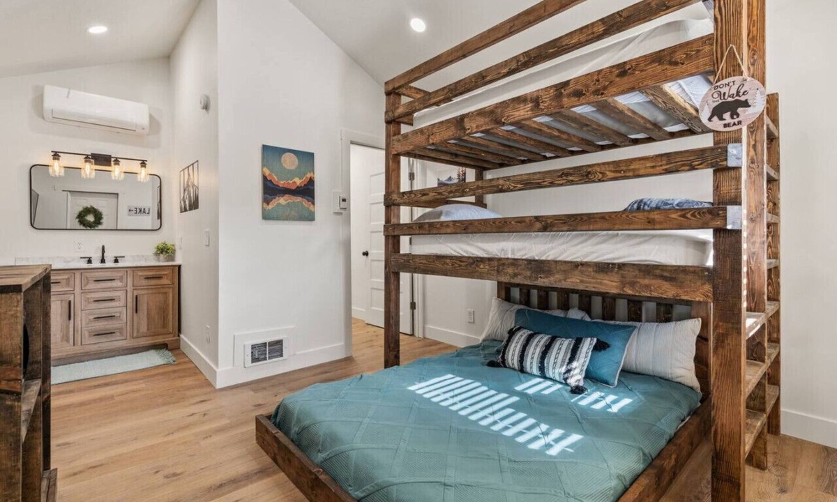 St. Charles Cabin | #4 Bear Lake Cabin w/AC, Fire Pit & BBQ!