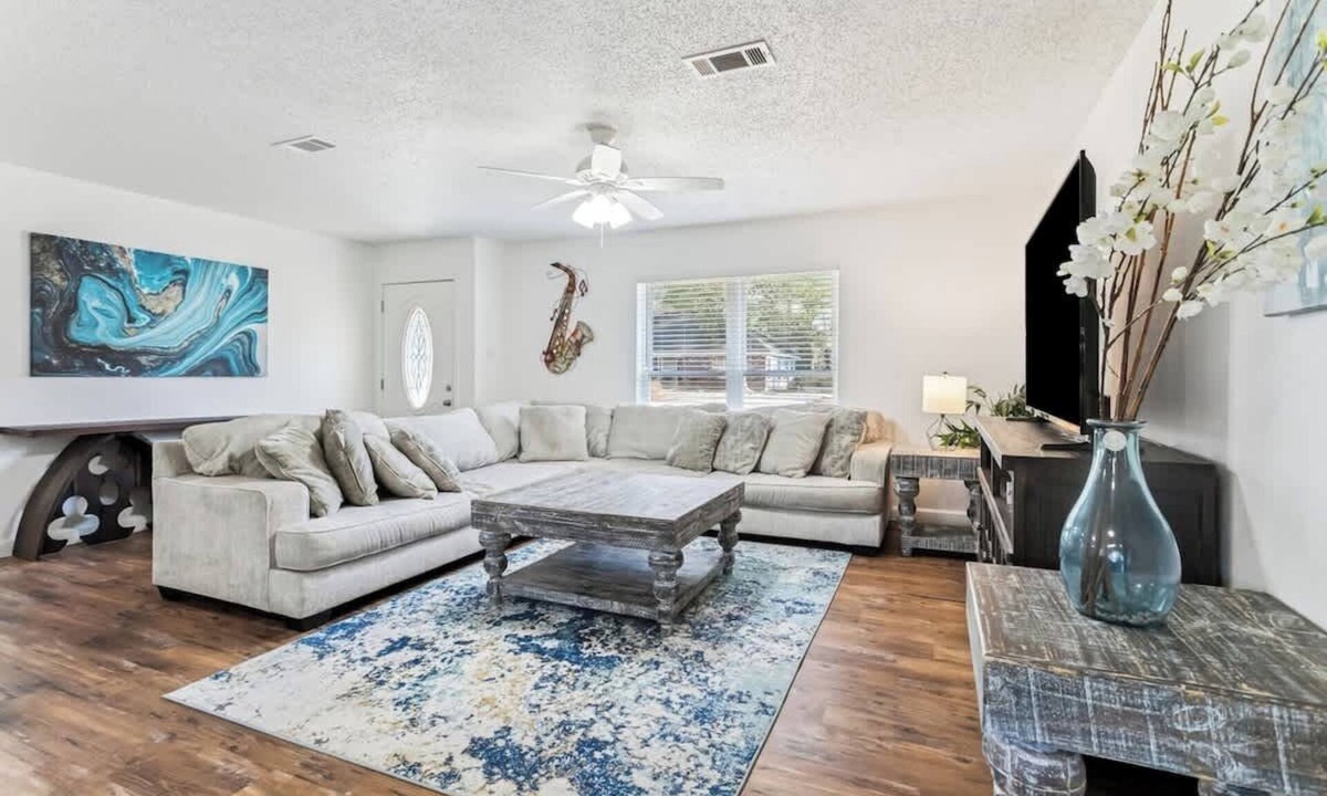 Hammond House | 4 bed 2 bath beautiful home