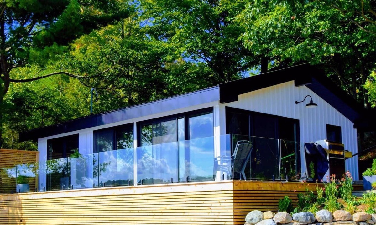 Minett Cottage | 4 bed 2 bath cottage on the south-end of Lake Joseph