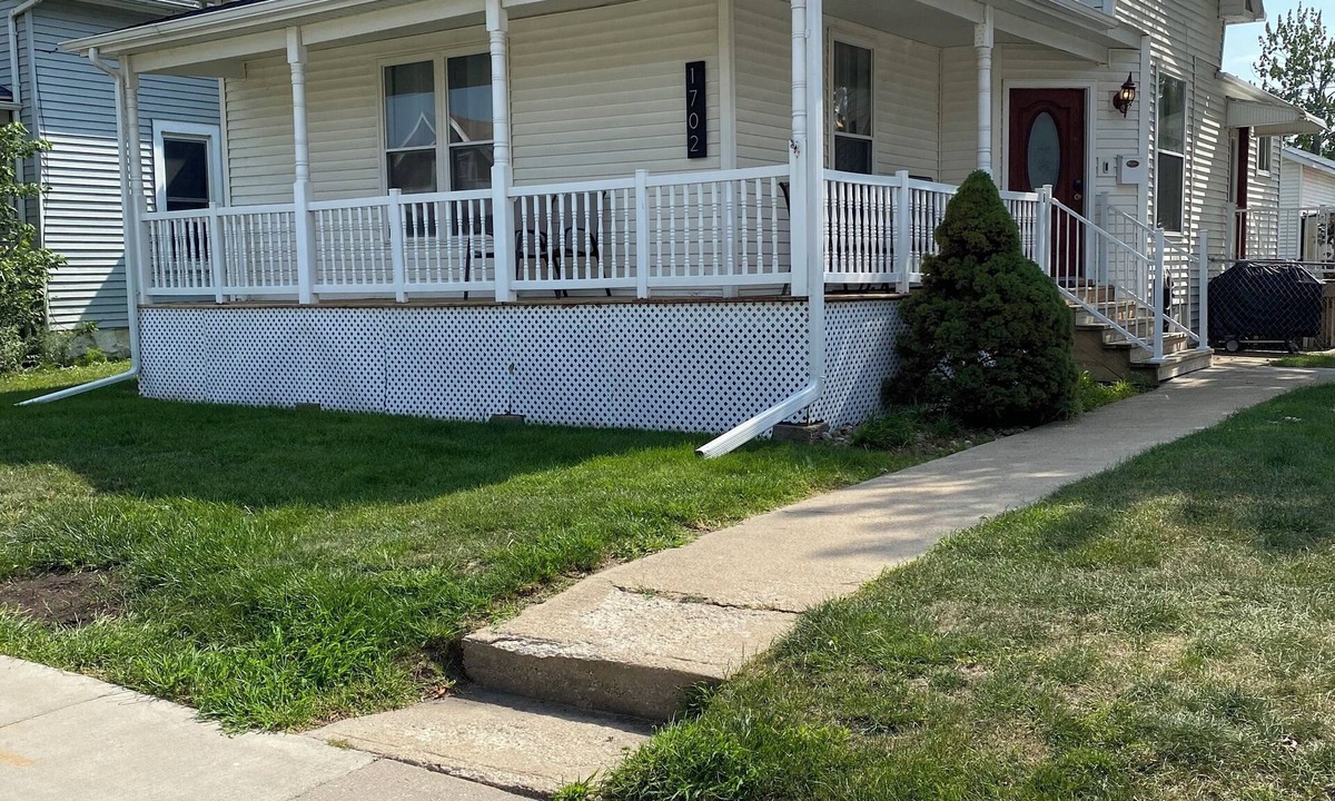 Southwest Area House | 4 Bed 2 Bath Czech Village Cedar Rapids