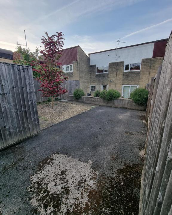 Bath House | 4 Bed 2 Bathroom House with Garden and Parking