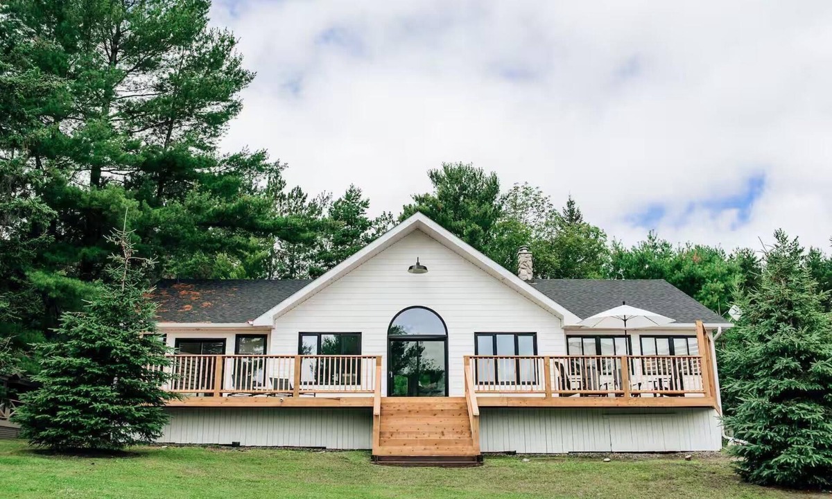 Minett Cottage | 4 bed 3 bath cottage on Lake Rosseau