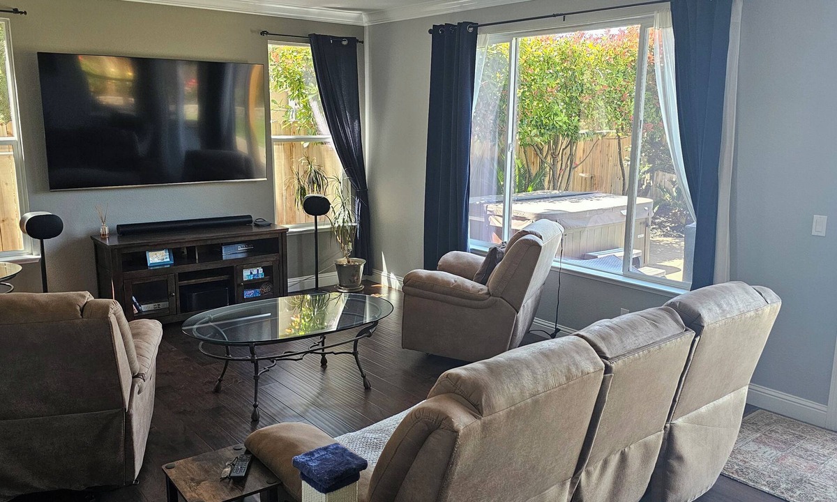 Folsom House | 4 bed 3 Bath Empire Ranch Golf Course Home For Rent Long Or Short Term