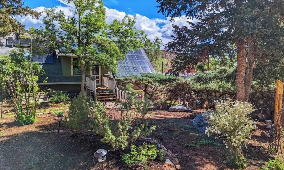 Manitou Springs House | 4 Bed 4 Bath House: steps to Downtown Manitou Springs