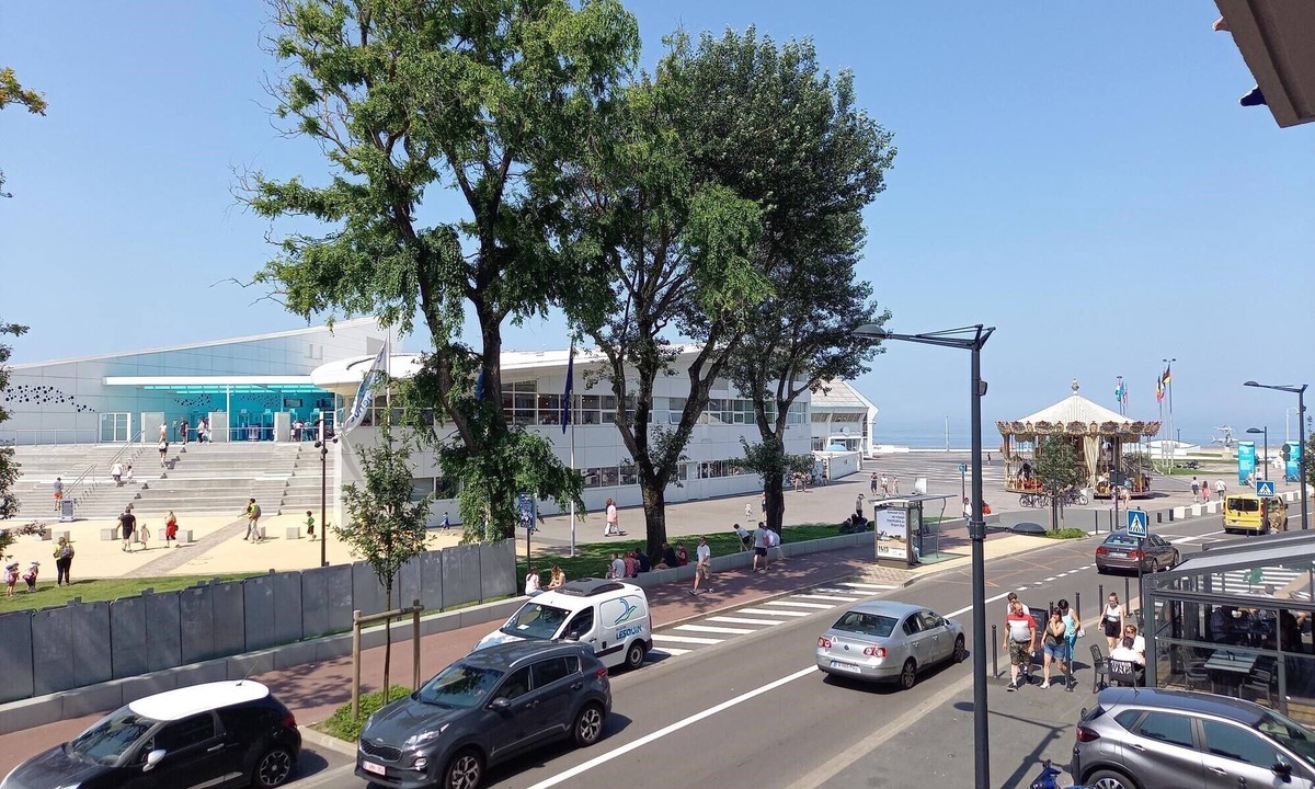 Boulogne-sur-Mer Apartment | 4-bed apartment facing Nausicaa with parking