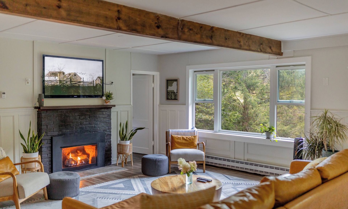 Shandaken Cabin | 4 Bed Catskill Mountain Retreat: Fire Pit, Hot Tub, 10min to Belleayre