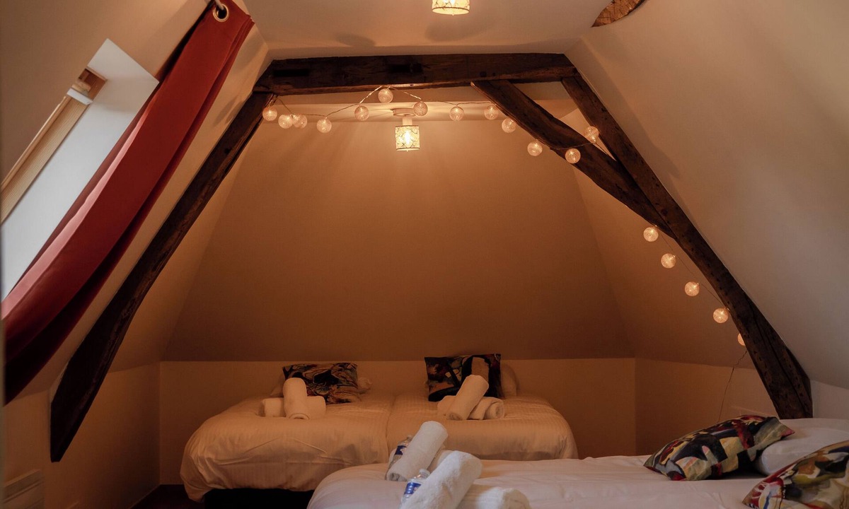 Saint-Saturnin-sur-Loire House | 4-bed dormitory room in the Château outbuilding overlooking the Loire River