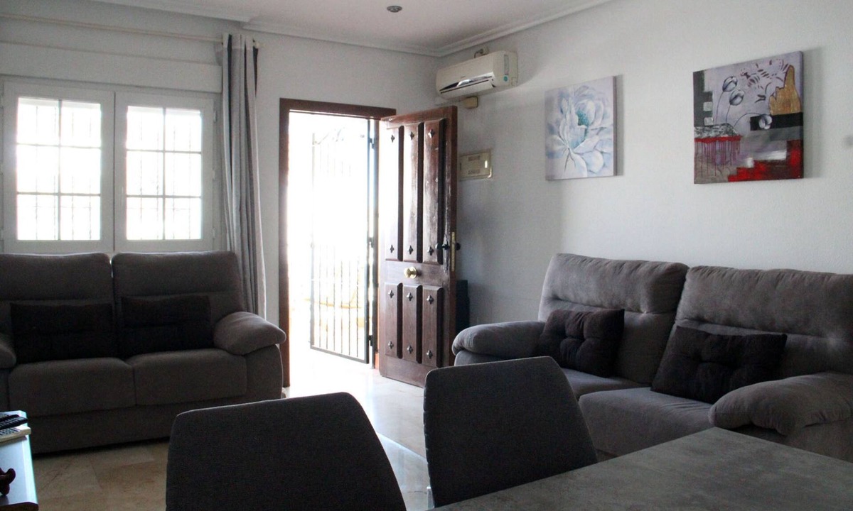 Villamartin Apartment | 4 Bed Fantastic Apt, Private Pool Close to Golf, Beach and Entertainment