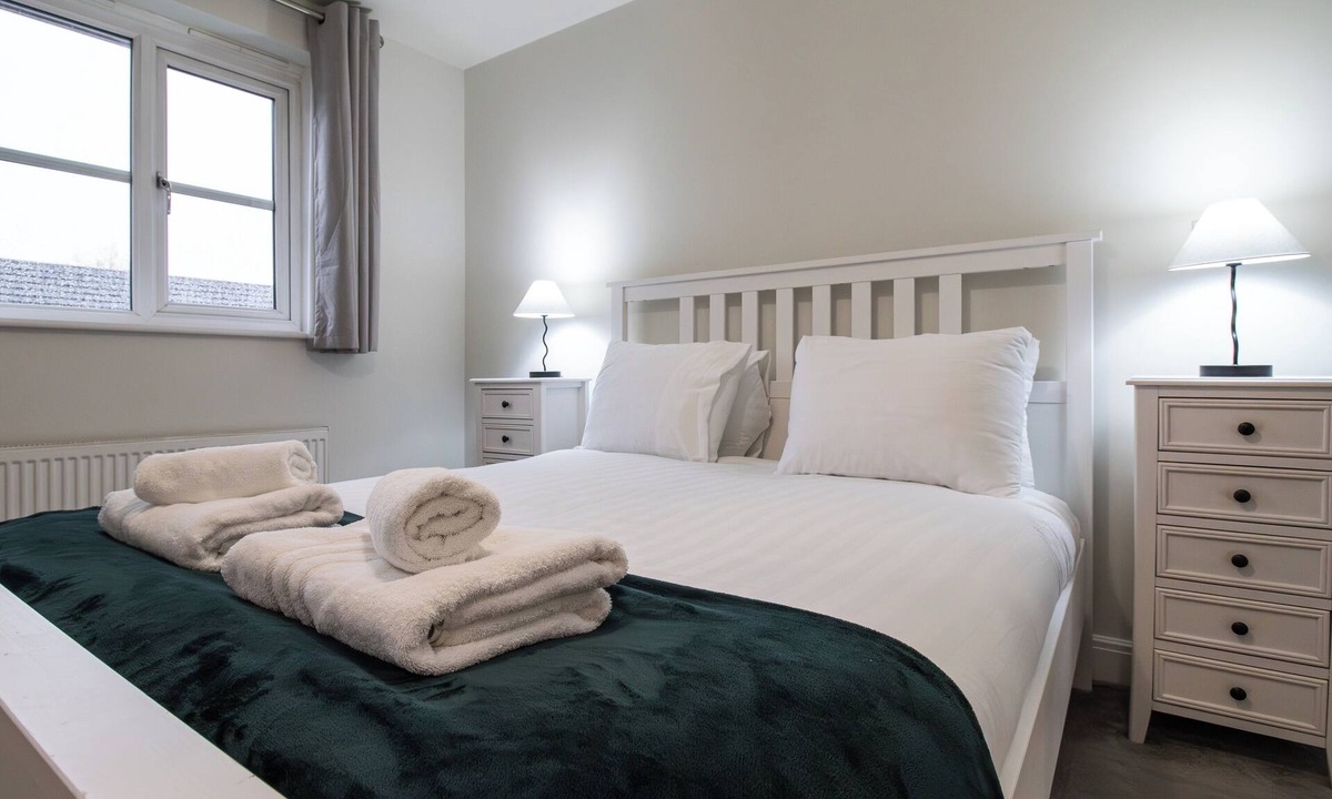 Telford House | 4-Bed Home near Telford Centre