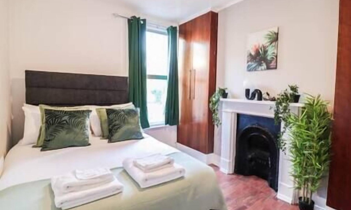 South Camberwell House | 4 Bed House - Fee WIFI