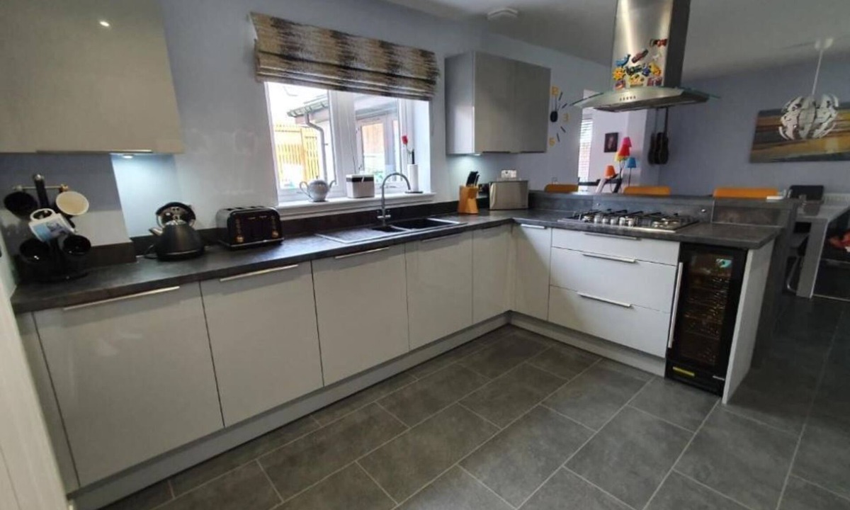 Elgin House | 4-Bed House in Elgin, optional fee for hot tub