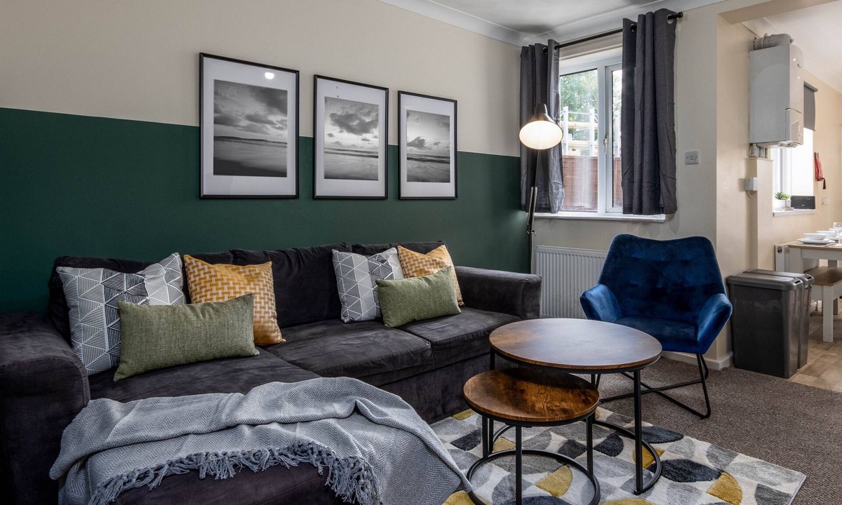 Shirley House | 4 Bed House with Driveway Parking