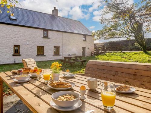 Llanvair Kilgeddin House | 4 Bed in Abergavenny oc-88014