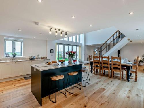 Brough House | 4 Bed in Brough oc-93496