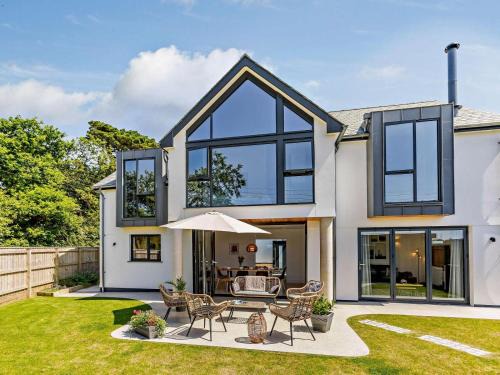 Stratton House | 4 Bed in Bude 83619