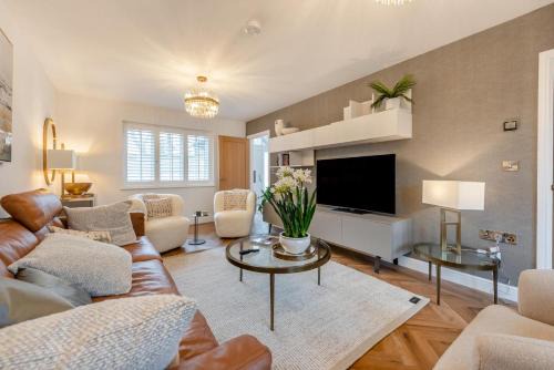 Tremain House | 4 Bed in Cardigan oc-d30449