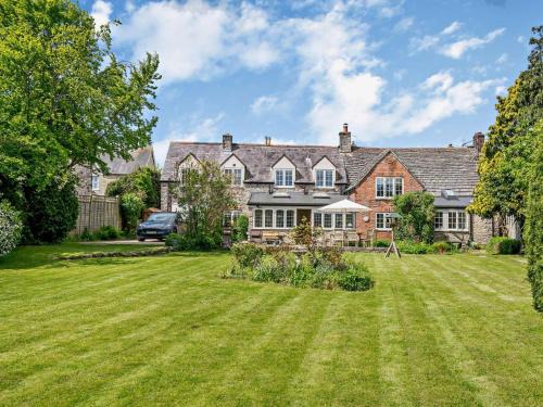Corfe Castle House | 4 Bed in Corfe Castle IC101