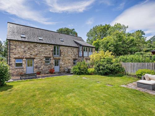 Abergavenny House | 4 Bed in Gilwern 90003
