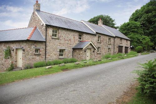 Crynant House | 4 Bed in Gower oc-hh2112