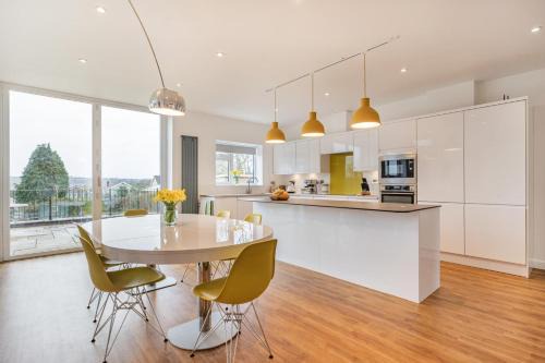 Dunvant House | 4 Bed in Killay oc-c28372