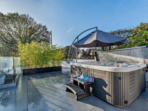 Llandovery House | 4 Bed in Llandovery 90307