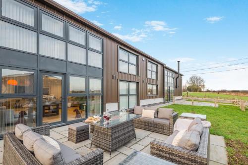 Pershore House | 4 Bed in Penshore oc-t34672