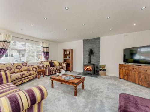 Penygroes House | 4 Bed in Penygroes 86423