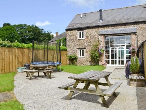 Shebbear House | 4 Bed in Shebbear oc-w33730