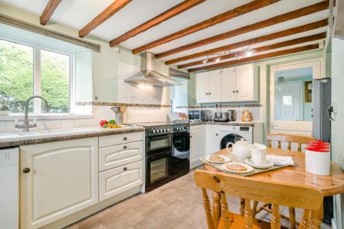 Cranmore House | 4 Bed in Tansey oc-h34671