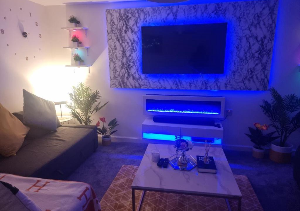 Crewe House | 4 bed new build with double sofa bed as 4th bed