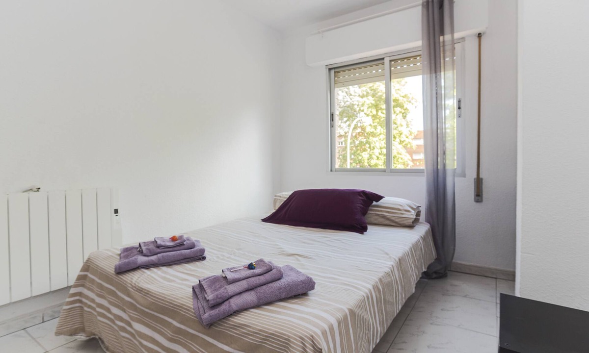 Alcala de Henares Apartment | 4 Bed-Sleeps 6-Garden-Balcony-Pets