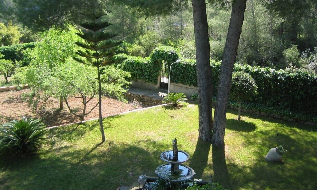 Vilamarxant Villa | 4-bed villa (sleeps 8/9), rural setting, near Valencia, pool, gardens.
