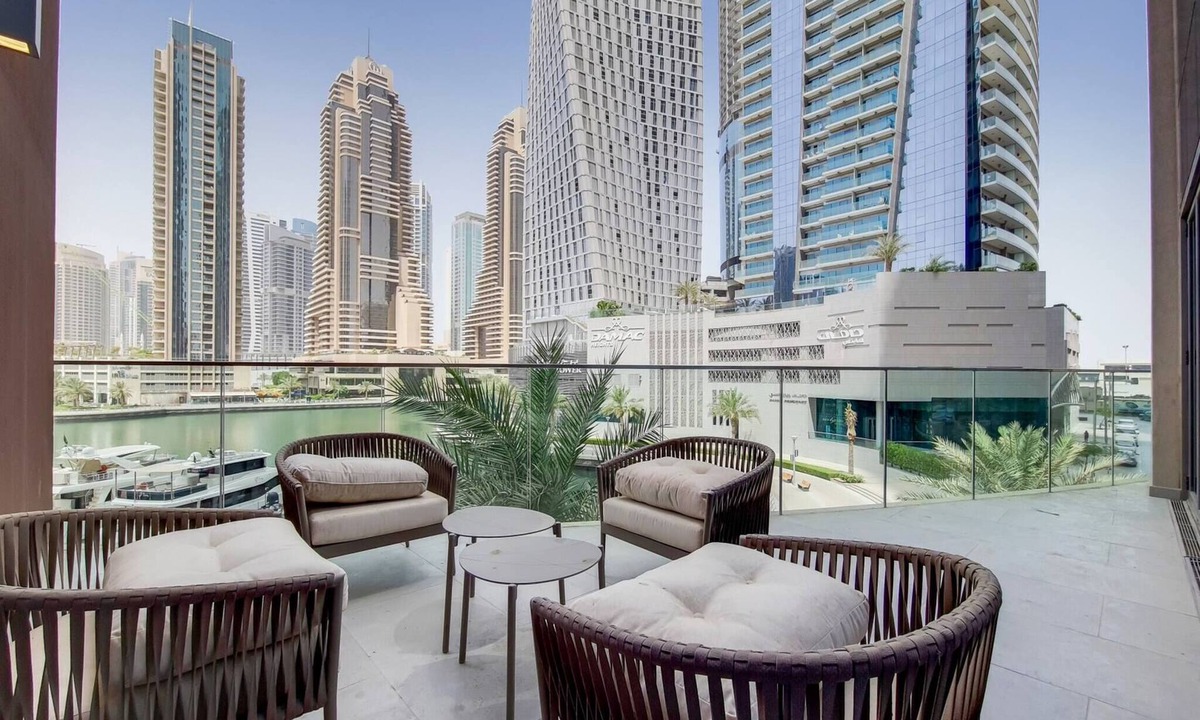 Dubai Marina Villa | 4 bed villa with marina views in Jumeirah hotel.
