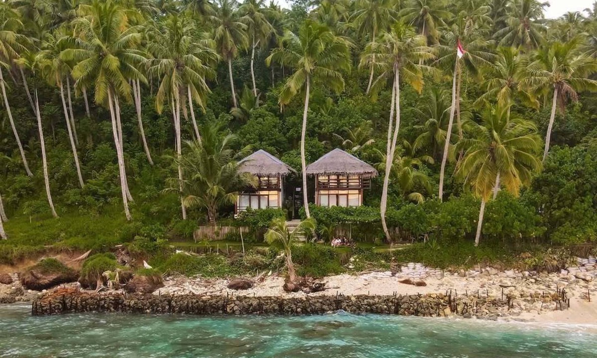 Pulau Masokut House | 4-bedroom bungalow in gorgeous Mentawai Islands Regency with WiFi