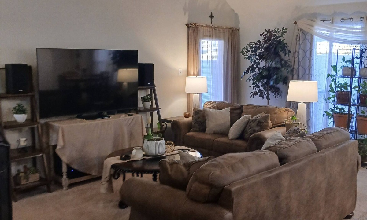 Wilmer House | 4-bedrm home in Wilmer, master suite, private front office, 25min-Dwntwn Dallas.