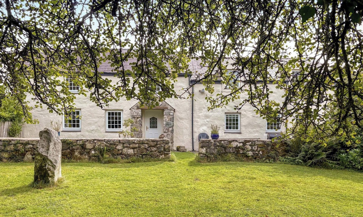 Groeslon Cottage | 4 bedroom accommodation in Groeslon Nr Caernarfon