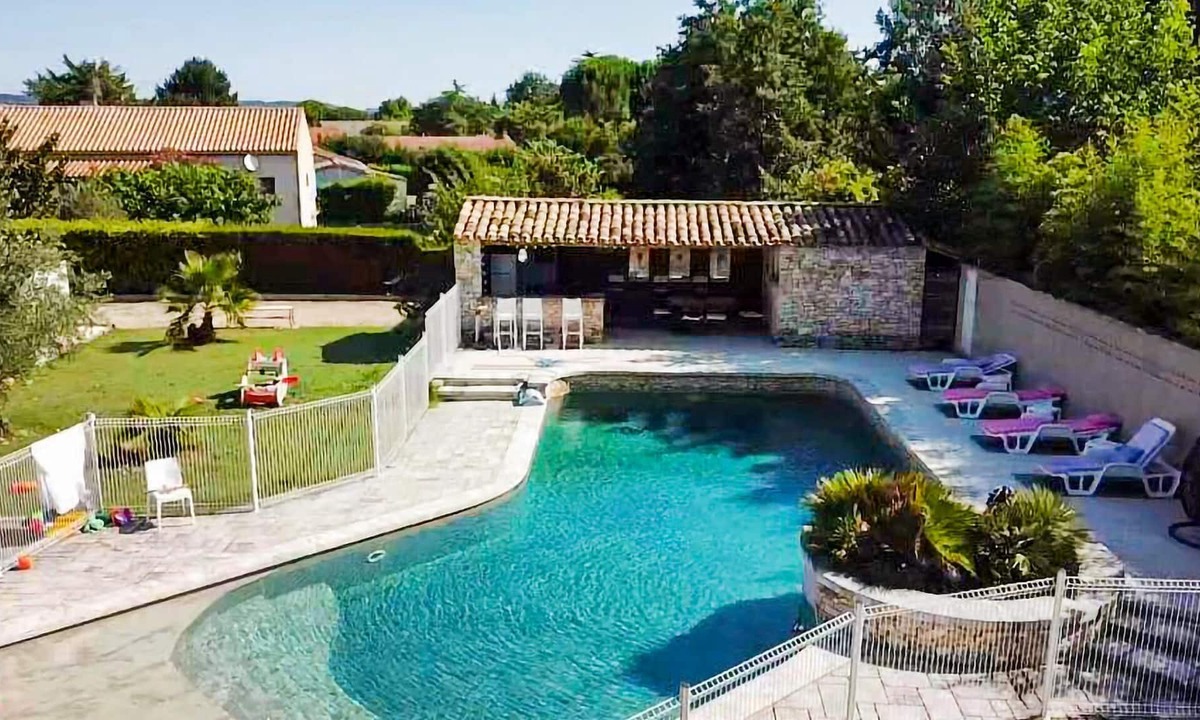 Saint-Paulet-de-Caisson House | 4 bedroom accommodation in Saint-Paulet-de-Caisso